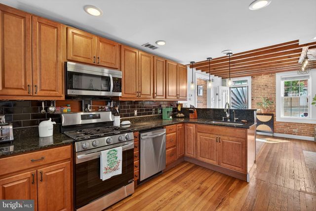 18 S WASHINGTON ST, Baltimore, MD 21231