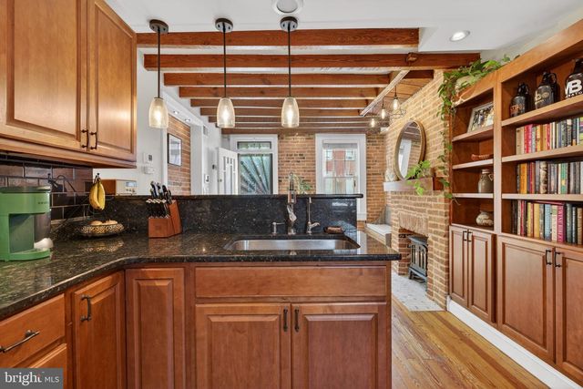 18 S WASHINGTON ST, Baltimore, MD 21231