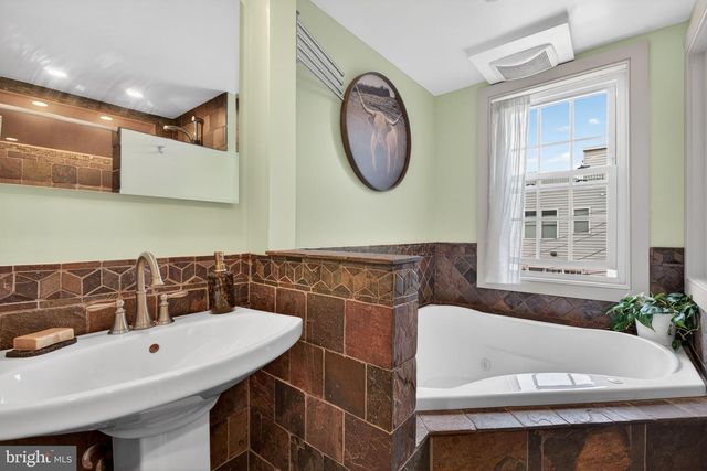 18 S WASHINGTON ST, Baltimore, MD 21231