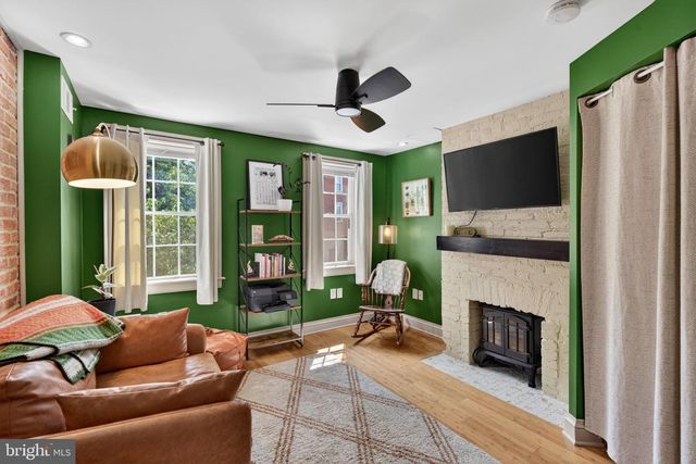 18 S WASHINGTON ST, Baltimore, MD 21231