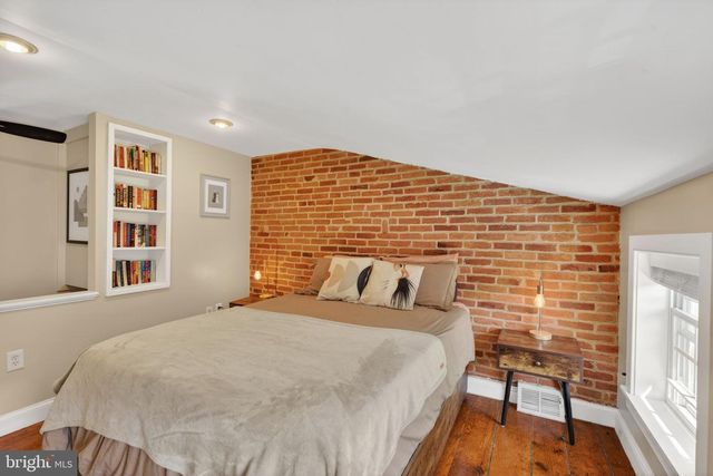 18 S WASHINGTON ST, Baltimore, MD 21231