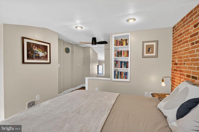 18 S WASHINGTON ST, Baltimore, MD 21231