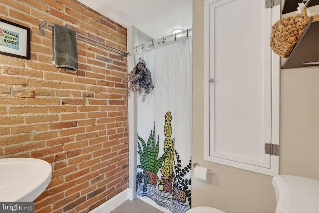18 S WASHINGTON ST, Baltimore, MD 21231