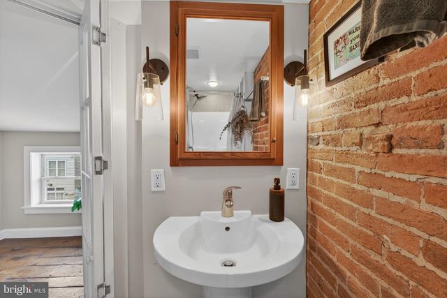 18 S WASHINGTON ST, Baltimore, MD 21231