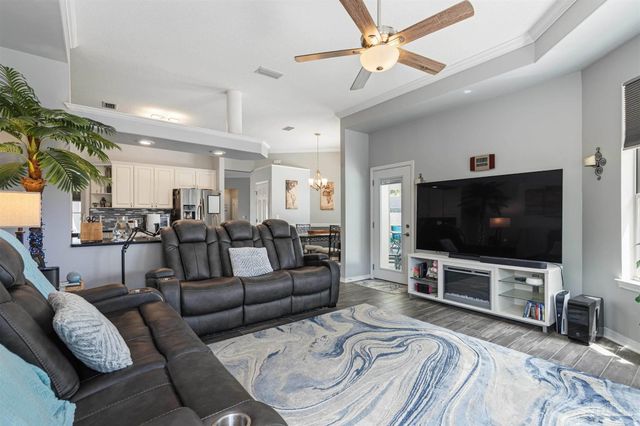 1956 Rue La Fontaine, Navarre, FL 32566