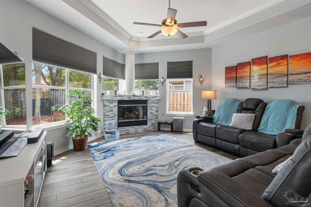 1956 Rue La Fontaine, Navarre, FL 32566