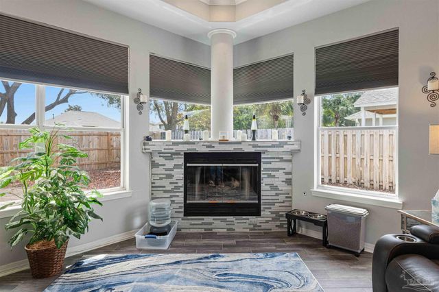 1956 Rue La Fontaine, Navarre, FL 32566