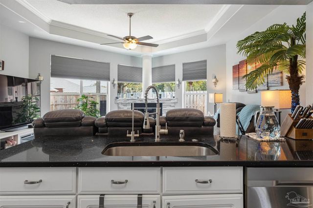 1956 Rue La Fontaine, Navarre, FL 32566