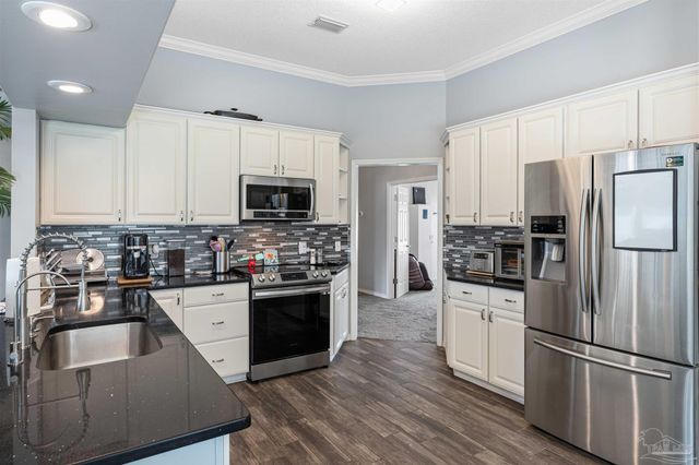 1956 Rue La Fontaine, Navarre, FL 32566