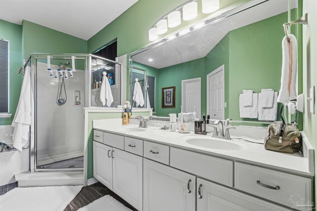 1956 Rue La Fontaine, Navarre, FL 32566