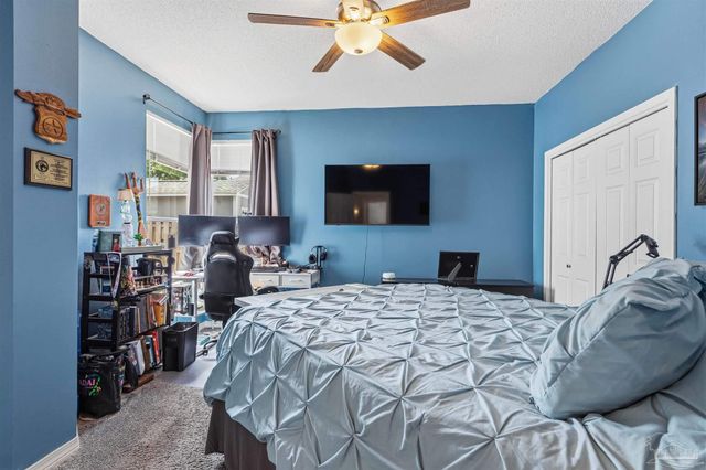 1956 Rue La Fontaine, Navarre, FL 32566