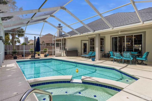1956 Rue La Fontaine, Navarre, FL 32566