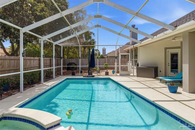 1956 Rue La Fontaine, Navarre, FL 32566