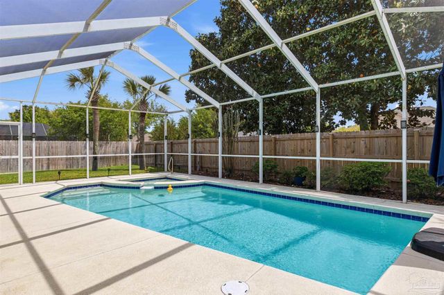 1956 Rue La Fontaine, Navarre, FL 32566