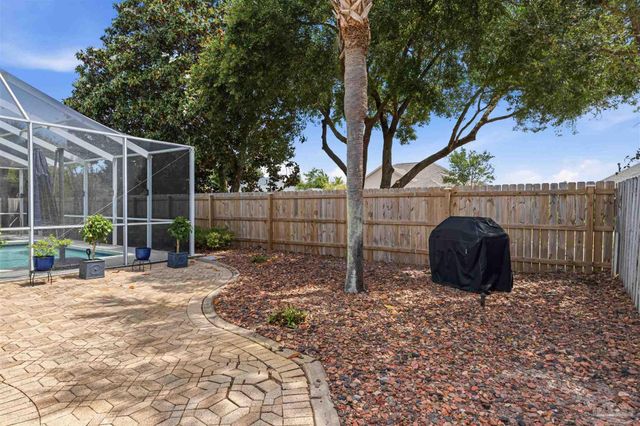 1956 Rue La Fontaine, Navarre, FL 32566