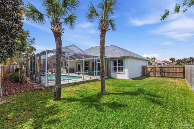 1956 Rue La Fontaine, Navarre, FL 32566