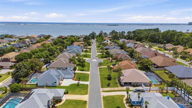 1956 Rue La Fontaine, Navarre, FL 32566