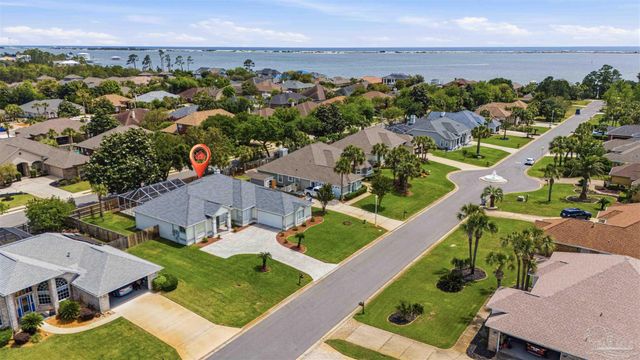 1956 Rue La Fontaine, Navarre, FL 32566