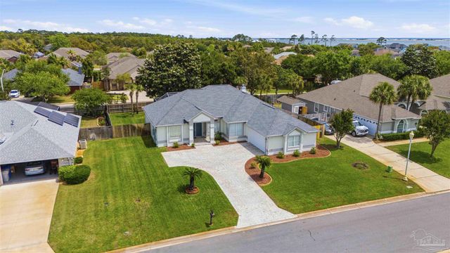 1956 Rue La Fontaine, Navarre, FL 32566