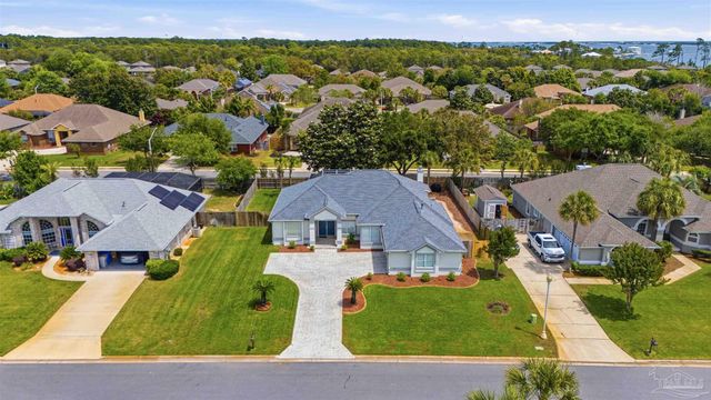 1956 Rue La Fontaine, Navarre, FL 32566