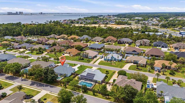 1956 Rue La Fontaine, Navarre, FL 32566