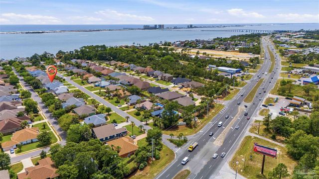1956 Rue La Fontaine, Navarre, FL 32566