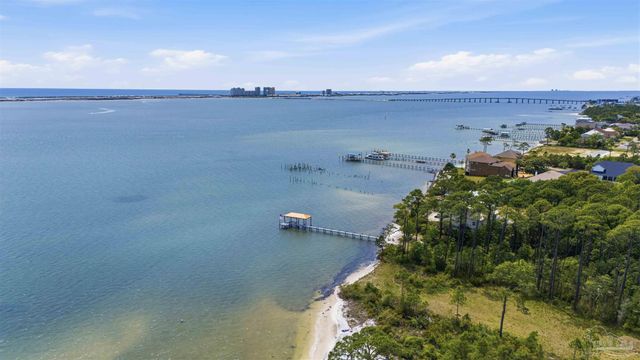 1956 Rue La Fontaine, Navarre, FL 32566