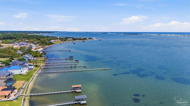 1956 Rue La Fontaine, Navarre, FL 32566