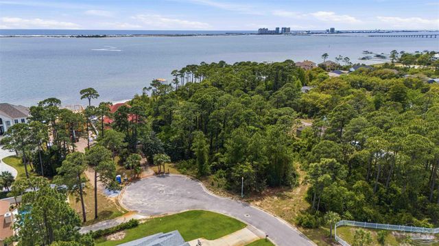 1956 Rue La Fontaine, Navarre, FL 32566