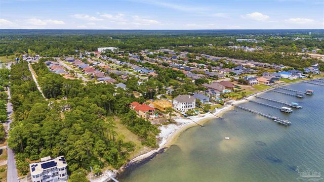 1956 Rue La Fontaine, Navarre, FL 32566