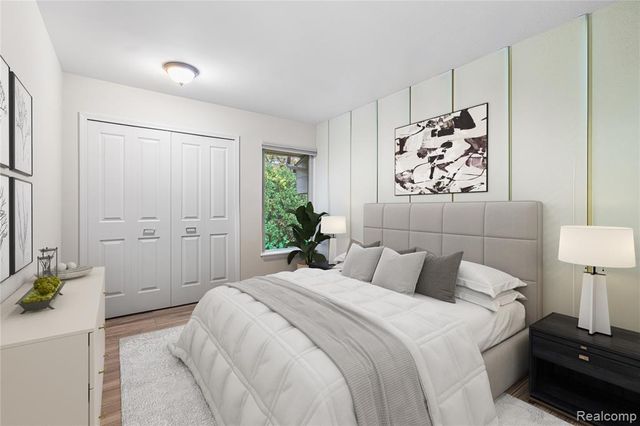 1476 E Oakbrook, Rochester Hills, MI 48307