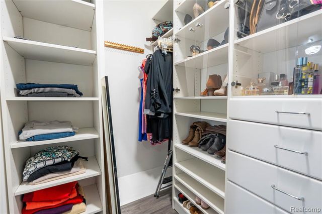 1476 E Oakbrook, Rochester Hills, MI 48307