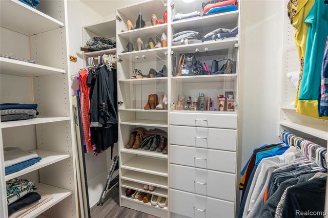 1476 E Oakbrook, Rochester Hills, MI 48307