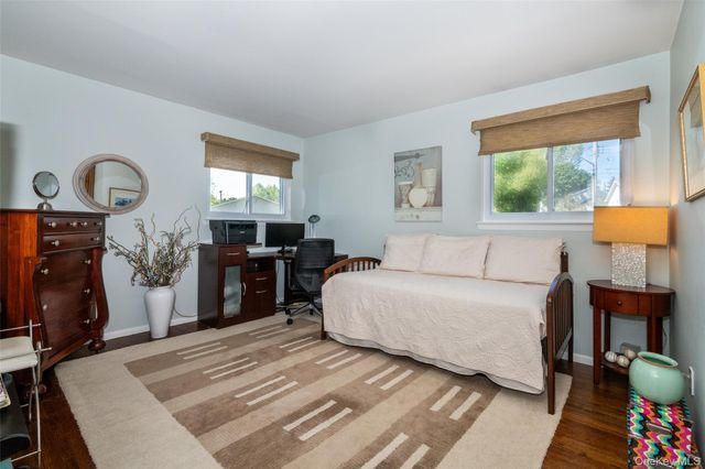 1 Lynns Way, New Rochelle, NY 10805