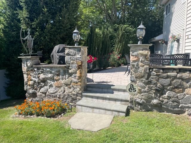1 Lynns Way, New Rochelle, NY 10805