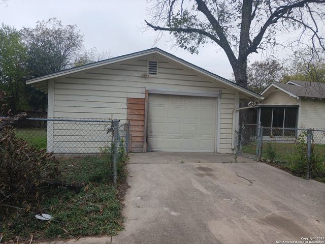 702 W Malone, San Antonio, TX 78225