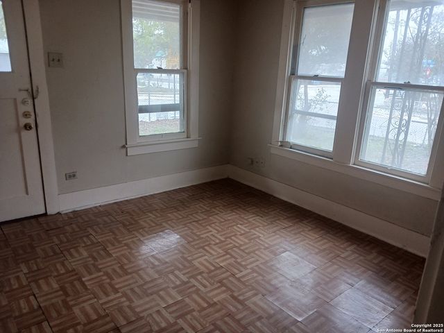 702 W Malone, San Antonio, TX 78225