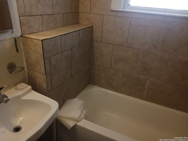 702 W Malone, San Antonio, TX 78225