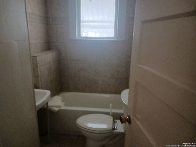 702 W Malone, San Antonio, TX 78225