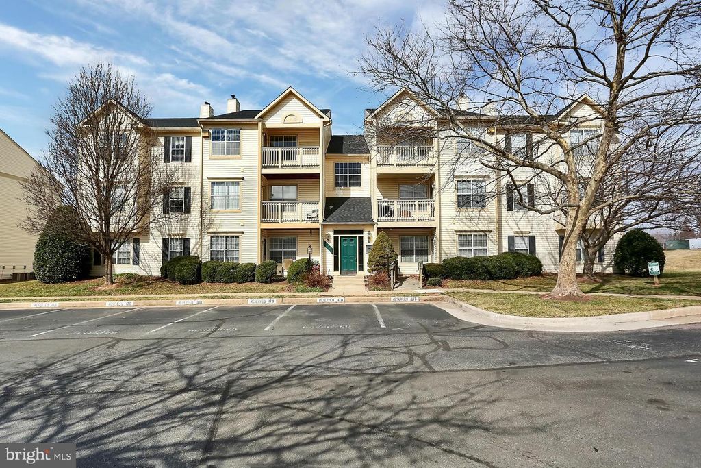 11002 KOMAN CIR #101, Manassas, VA 20109