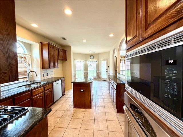 7204 Crane Drive, Sachse, TX 75048