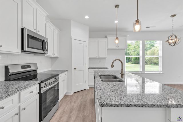 111 Breakwater Way, Perry, GA 31069