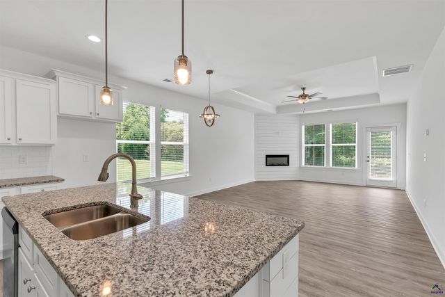 111 Breakwater Way, Perry, GA 31069