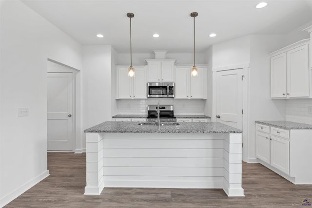 111 Breakwater Way, Perry, GA 31069