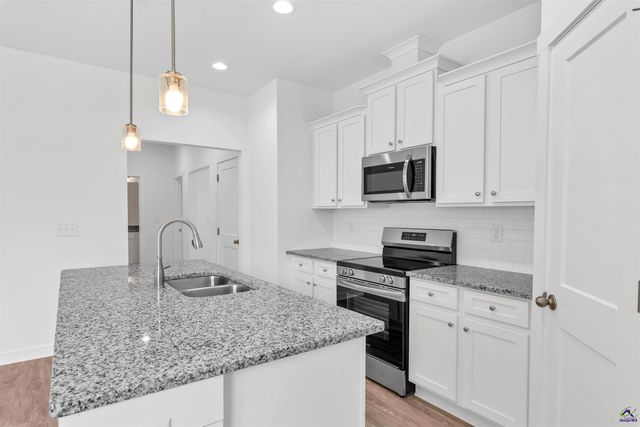 111 Breakwater Way, Perry, GA 31069
