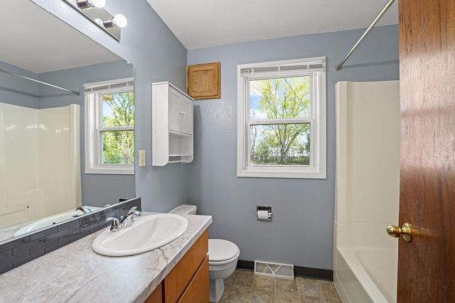 1906 W PINE STREET, Appleton, WI 54914