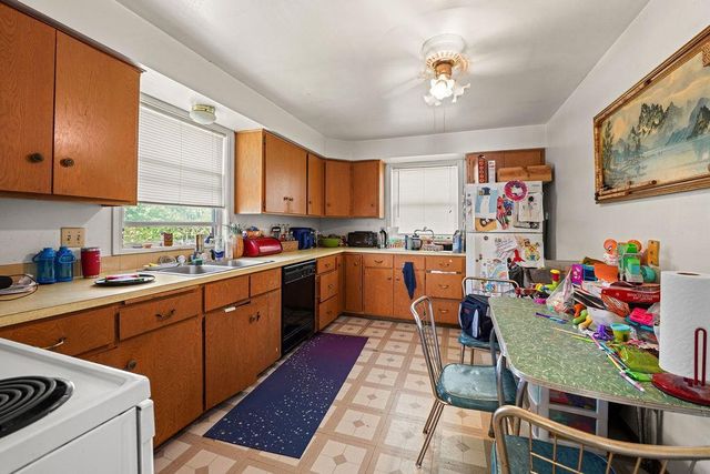 1906 W PINE STREET, Appleton, WI 54914