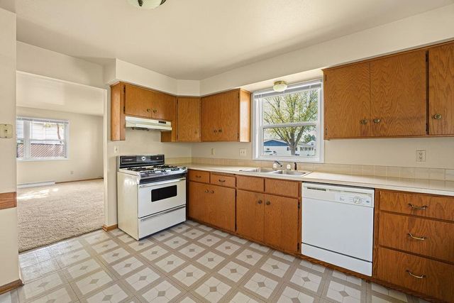 1906 W PINE STREET, Appleton, WI 54914