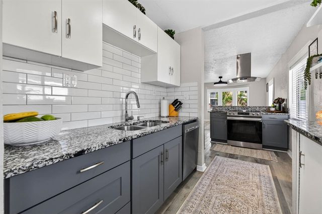2561 13TH AVENUE N, St Petersburg, FL 33713