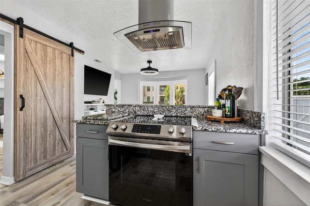 2561 13TH AVENUE N, St Petersburg, FL 33713
